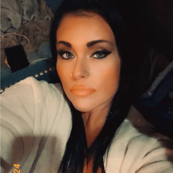 Meet your Posher, Casey - Picture 3 of 7